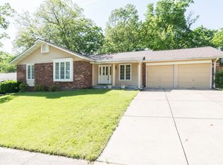 513 Clayworth Dr, Ballwin, MO
