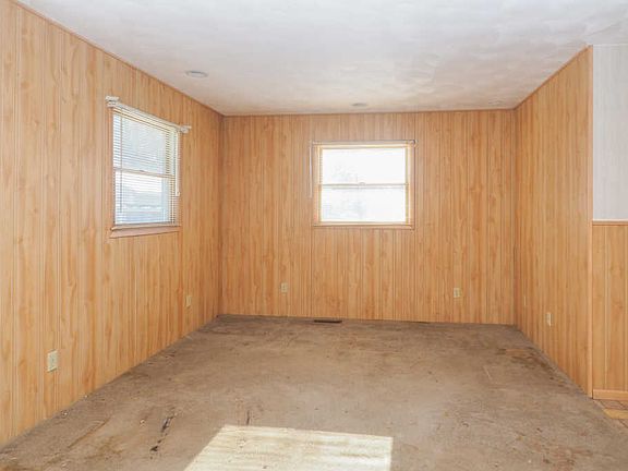 5th image of 211 Kellogg St