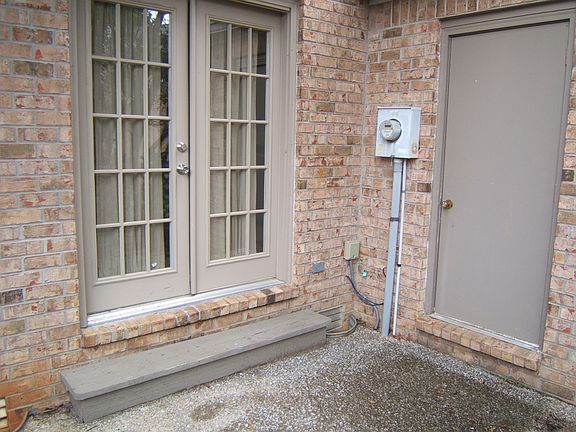 2nd image of 4 Magnolia Sq