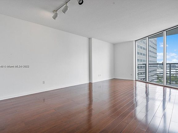 5th image of 325 Biscayne Blvd #3216