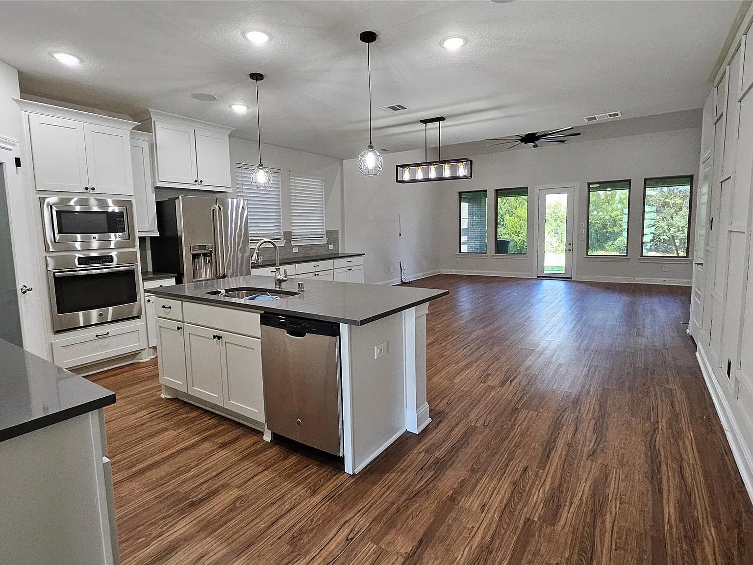 4 bed, 3.5 bath, 2742 sqft, $2,600 — Photo 4