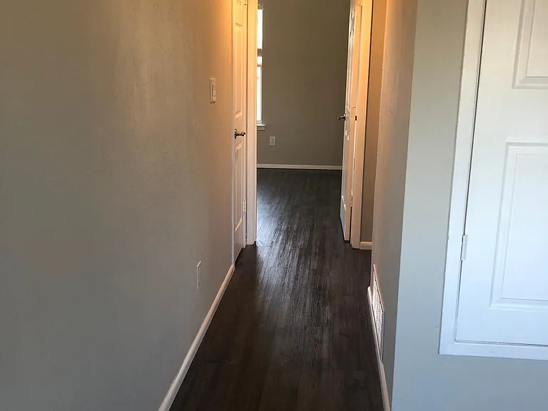 813 Parkview Dr #D — Photo 7