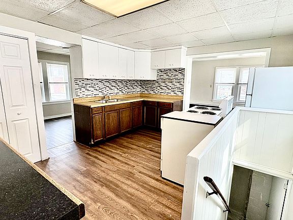 5th image of 1325 W Poplar St #2