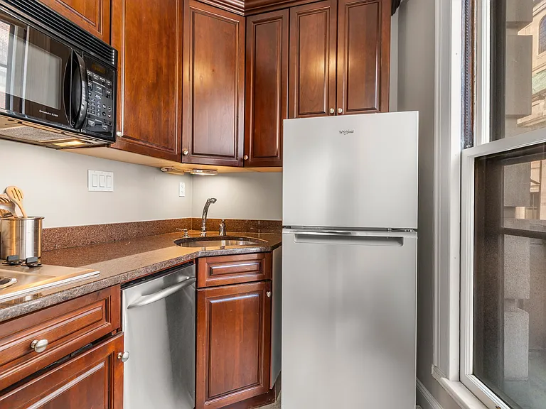 21 Beacon St #3H — Photo 8
