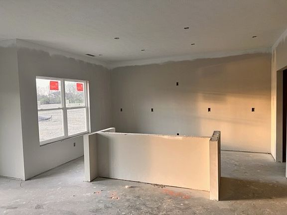 4th image of 6034 Phillips Dr