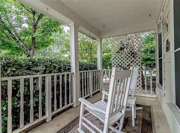 3rd image of 1140 Lakeside Dr
