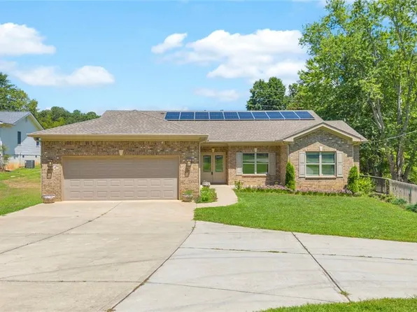 5988 Shadburn Ferry Rd, Buford, GA 30518