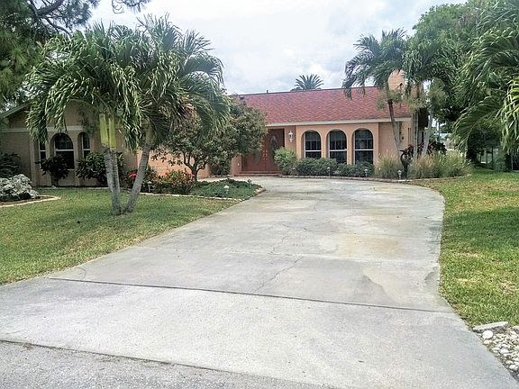 Curved Drive Side Load Garag