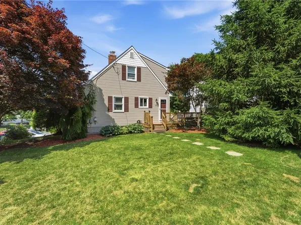 57 N View Ave, Cranston, RI 02920