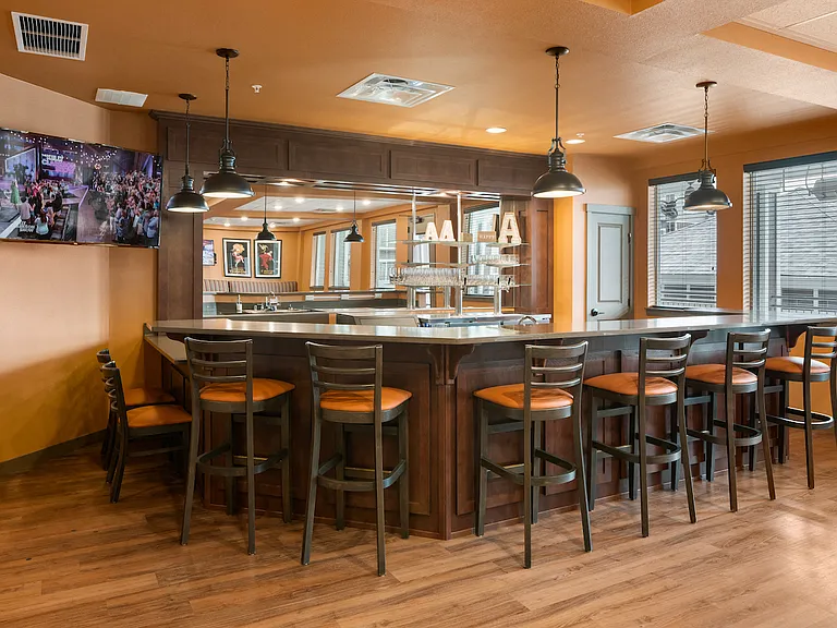 Dilly Dally's Pub