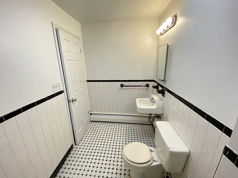 187 S Orange St #6B — Photo 6