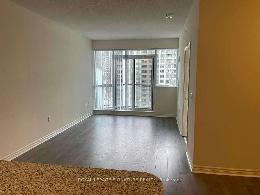 349 Rathburn Rd W — Photo 4