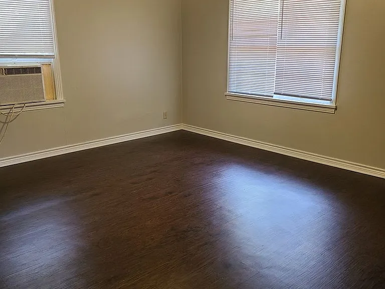 416 Esther Blvd — Photo 2