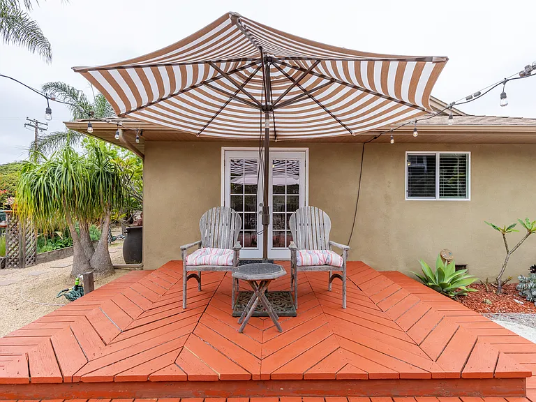 805 Regal Rd — Photo 24