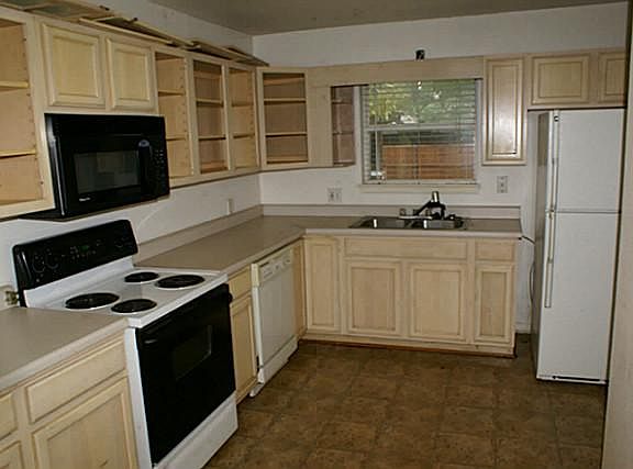 5th image of 607 Greenleaf Dr