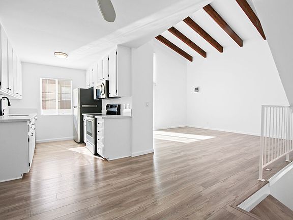 3rd image of 932 10th St #10