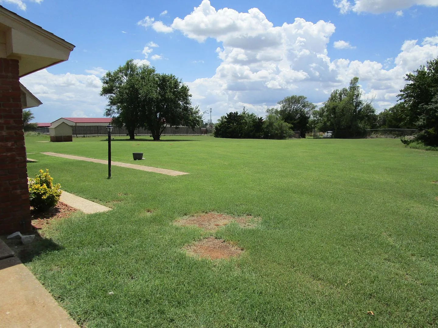 Spacious 3 bedroom 2.5 bath home! — Photo 2