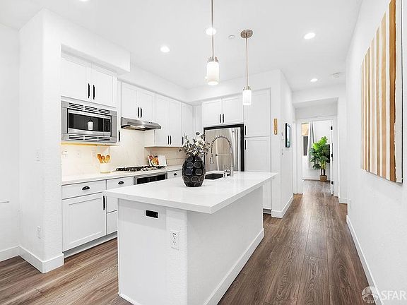 2nd image of 3022 Santa Clara Ave