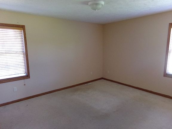3rd image of 7133 Pine Oak Ln
