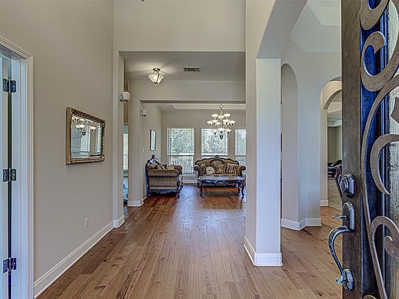 4th image of 105 Arbors Cir