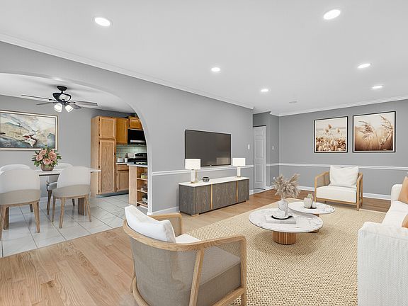 4th image of 2616 N Windsor Dr Unit 102