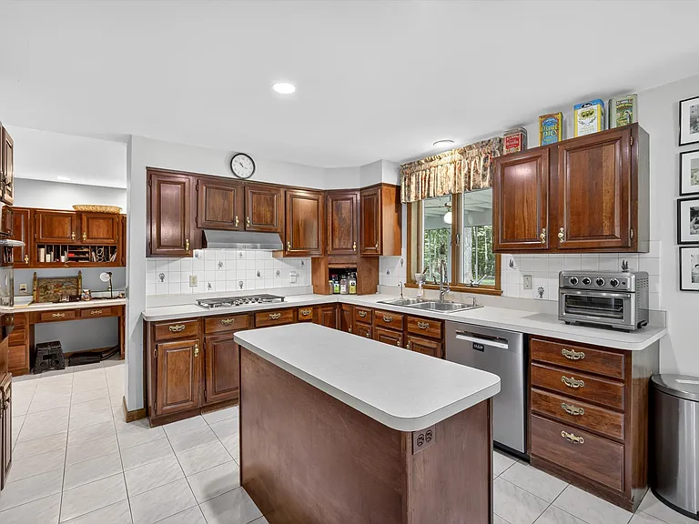 92 Brook Hollow Dr — Photo 9