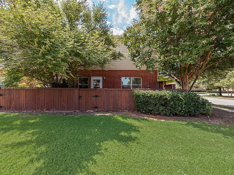 4541 Woodsboro Ln — Photo 21