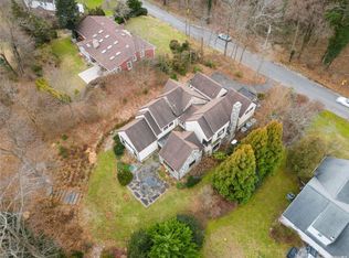 91 Beach Rd, Great Neck, NY 11023