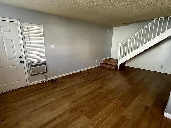 4th image of 671 Oakwood Dr APT 2