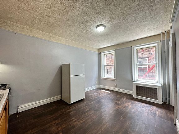 4th image of 326 Summit Ave #305C