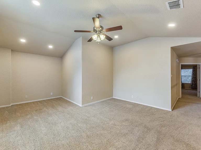 5723 White Oak Cv — Photo 19