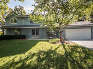 2129 Harris Highland Dr, Waukesha, WI 53188
