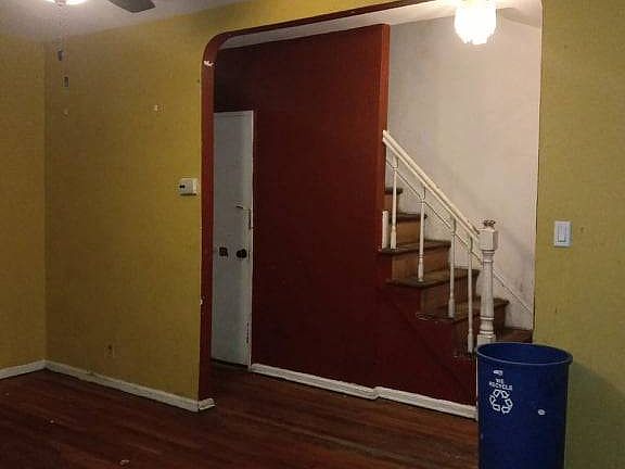 4th image of 740 E 94th St