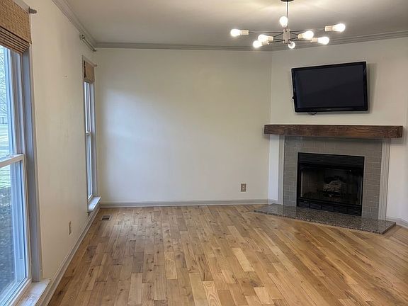 2nd image of 107 Nimitz Cir