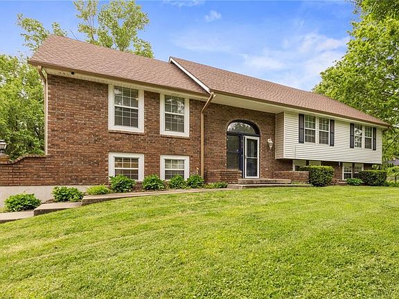 4th image of 600 NE Sunny Creek Ln