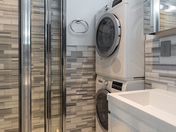 5th image of 439 W 50th St APT 1RE