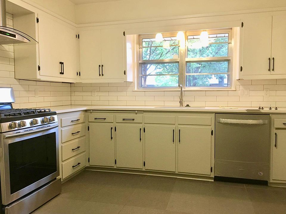 1st image of 1423 Oakwood Dr