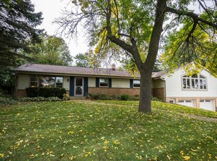 1210 Villa Ter, Waukesha, WI 53186