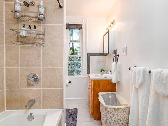 5th image of 216 Lexington Ave #2
