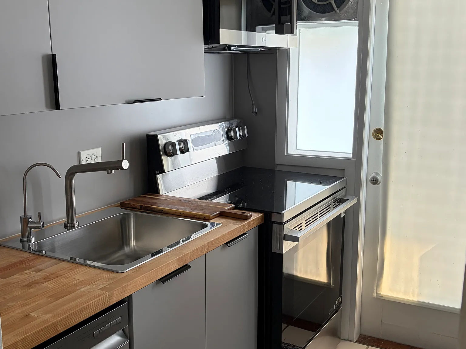 1 bed, 750 sqft, $2,100 — Photo 3