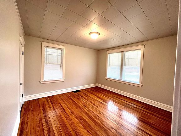 4th image of 5837 Hampton Ave
