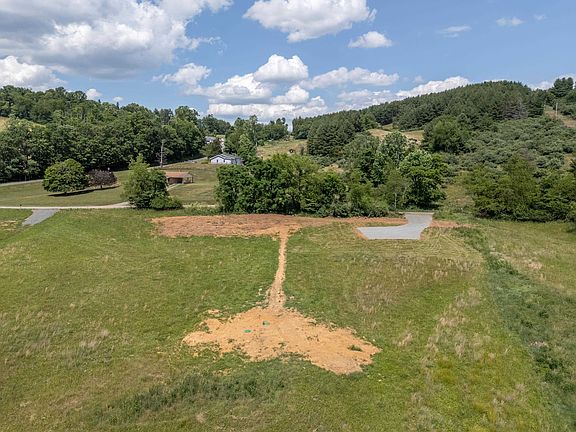 4th image of 120 Mill Pond Rd SW