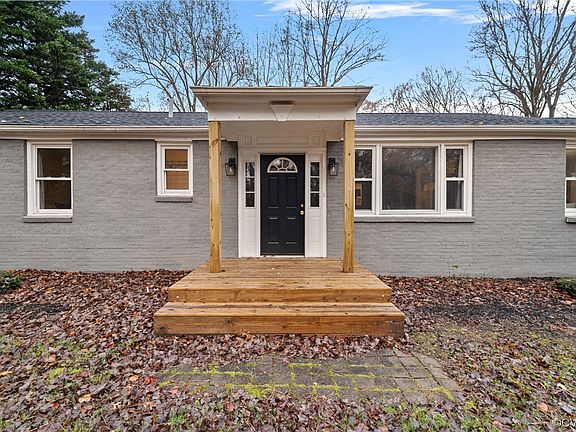 2nd image of 1305 W Chapel Dr