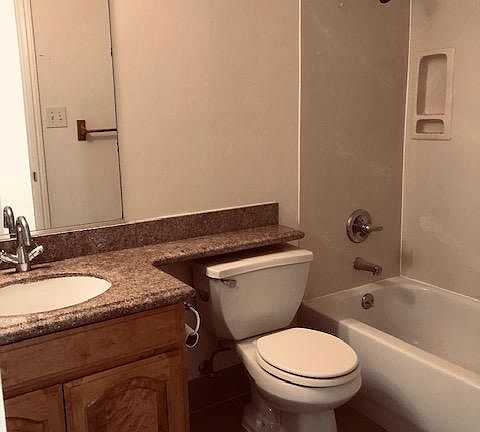3rd image of 327 24th Ave APT 2