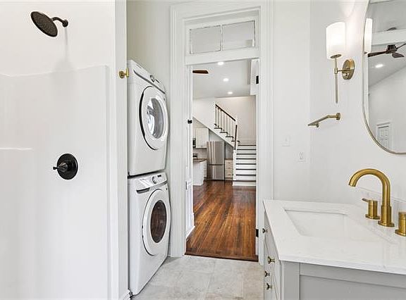 3rd image of 328 Amelia St