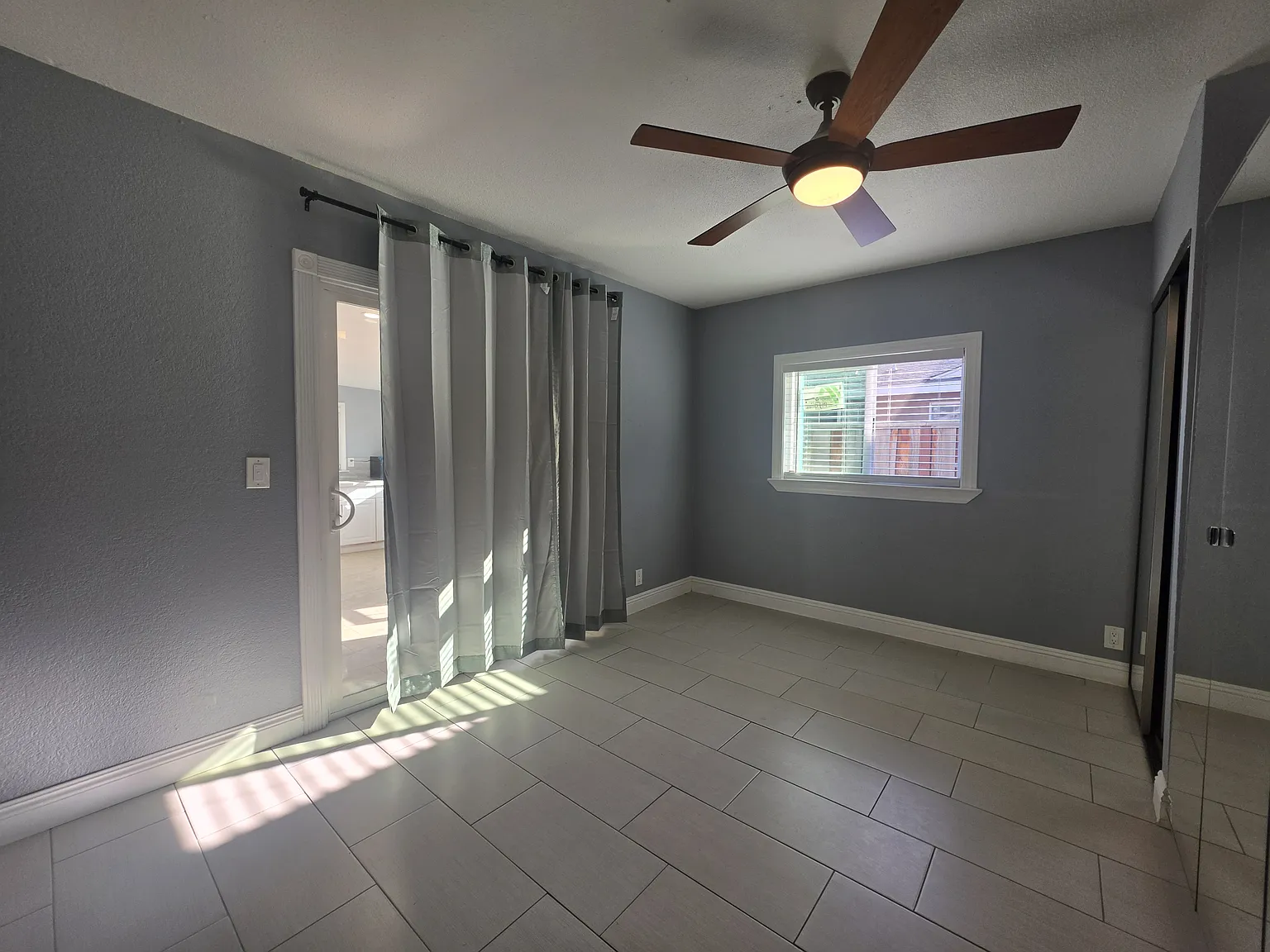 1 bed, 450 sqft, $2,100 — Photo 2