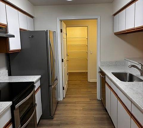 3rd image of 1357 Heatherwood Ln