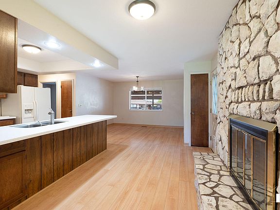 3rd image of 997 S Three Fountains Dr #D-3