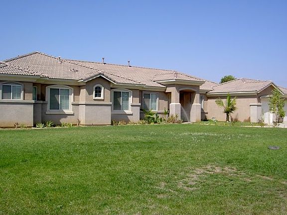 Side angel of the front of the house.