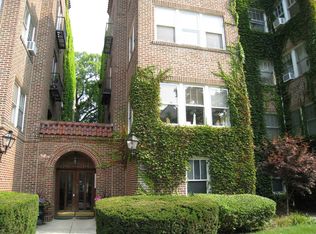 719 Emerson St APT 1E, Evanston, IL 60201